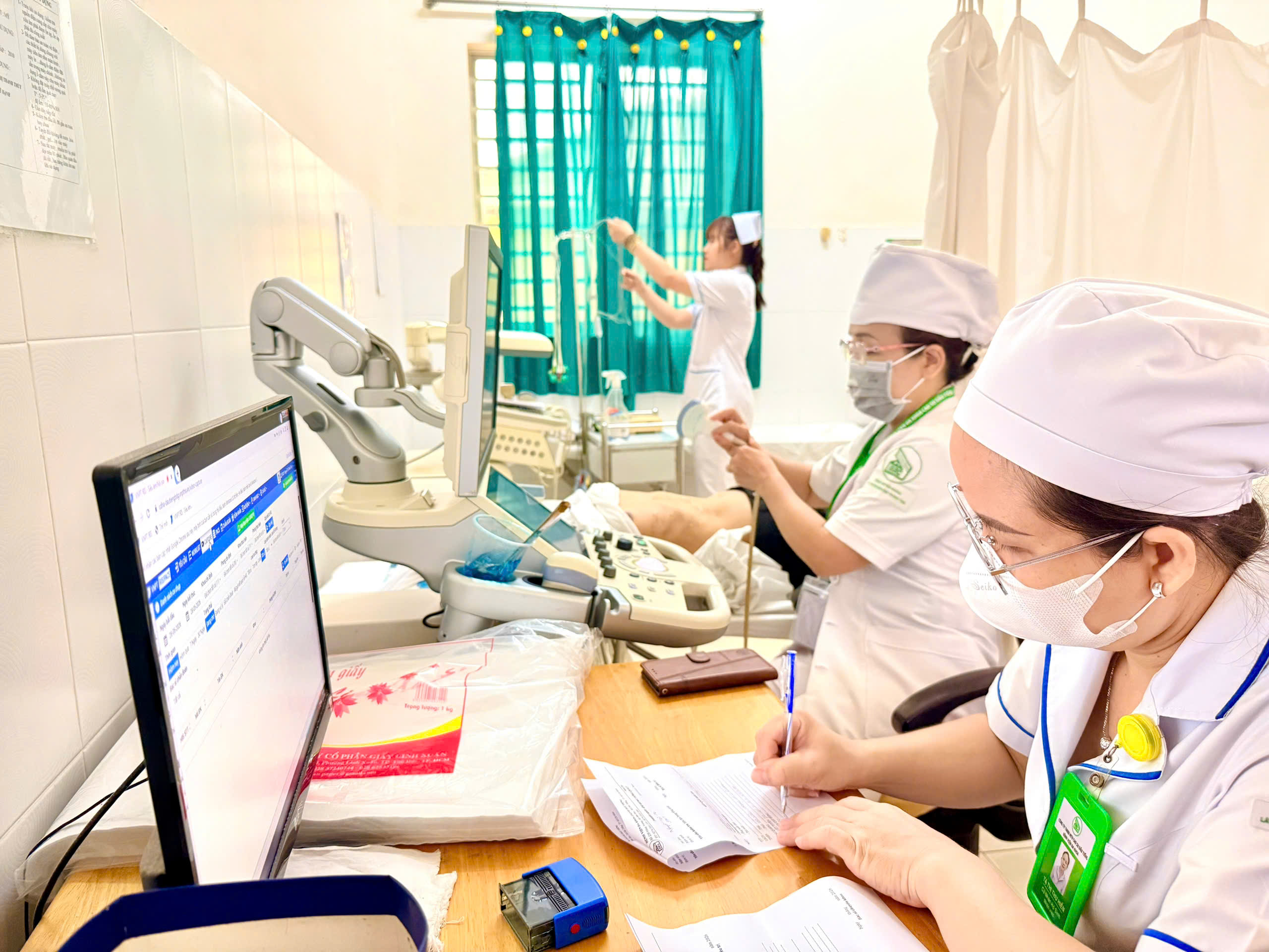 KHÁM SỨC KHOẺ ĐỊNH KỲ CHO CÁN BỘ LÃNH ĐẠO HƯU TRÍ 